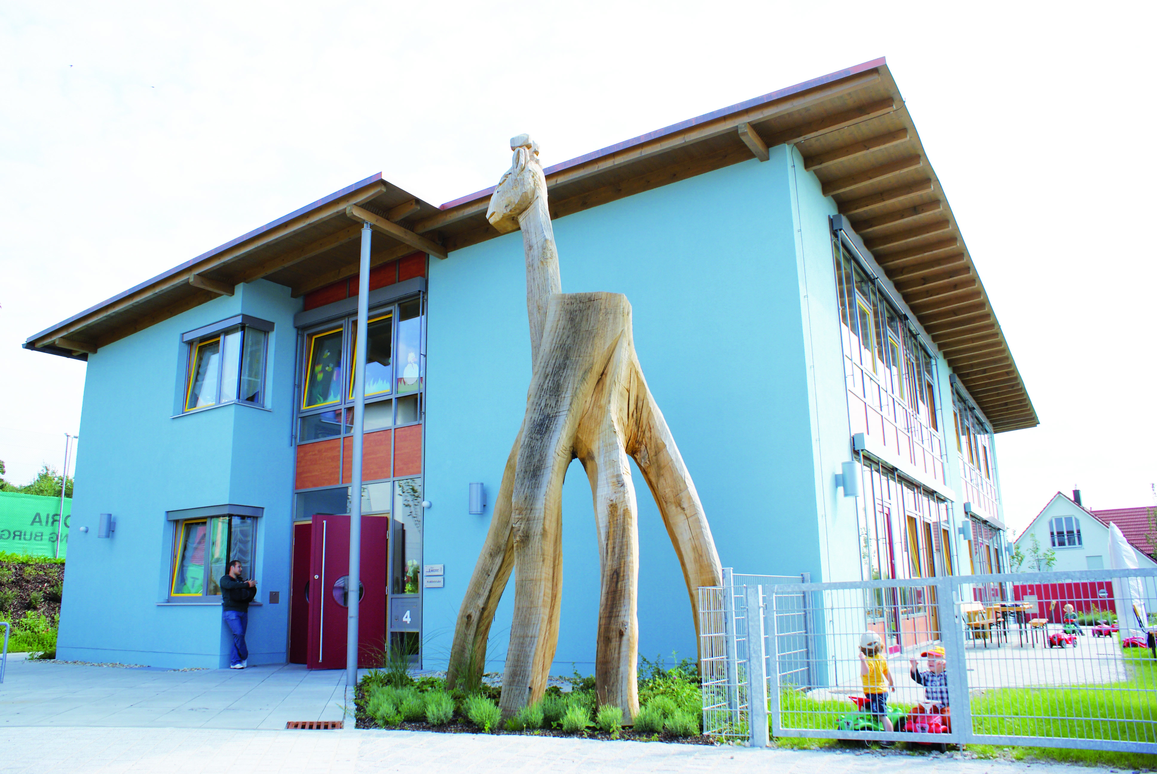 Krabbelstube im Kinderhaus Am Silbergarten - Eingang mit Giraffe