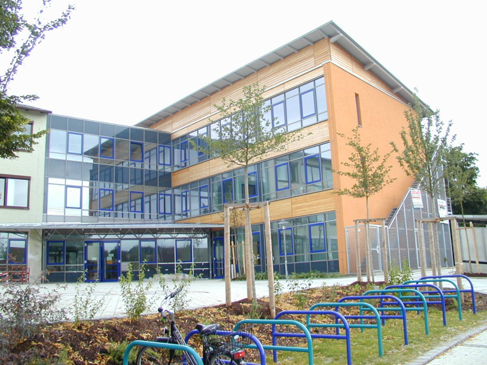 Grundschule Lappersdorf 2001.jpg